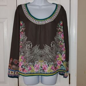 Peach Puff USA  blouse with floral detail  Sz M